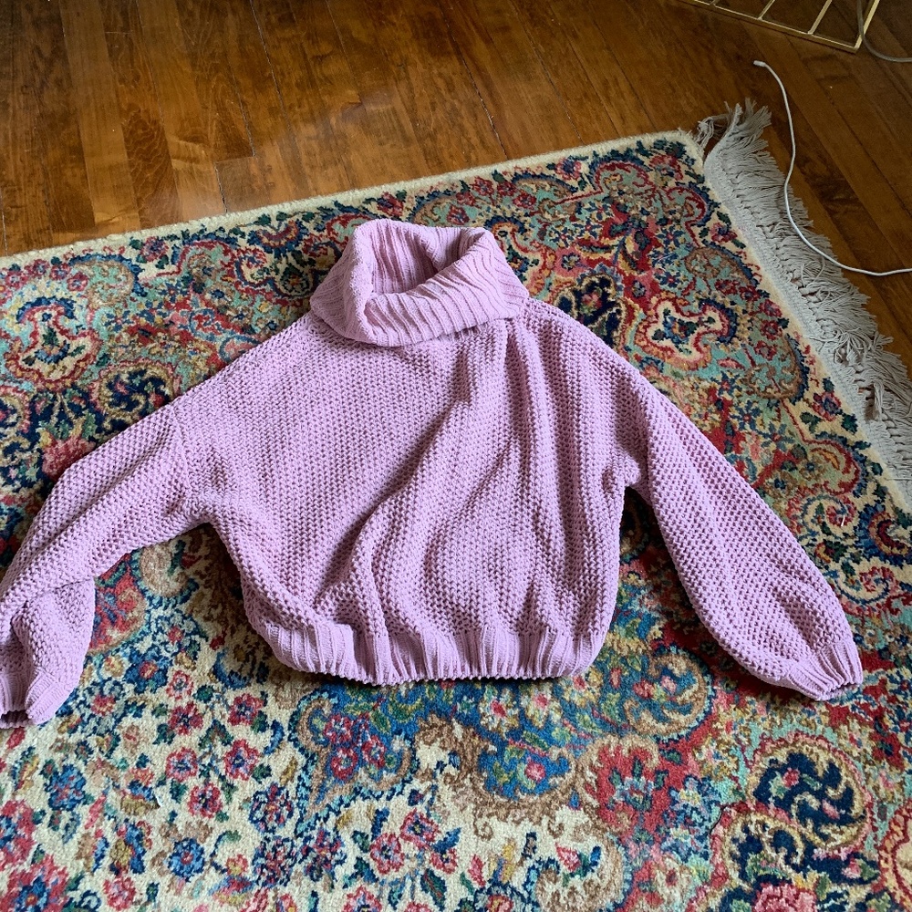 Urban outfitters puff sleeve crop sweater. Worn twice. 68 retail